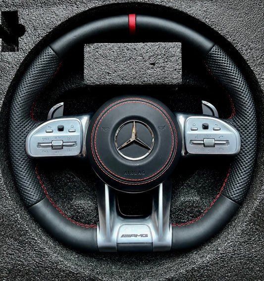VOLANT - AMG MERCEDES AVEC SURPIQÛRES ROUGES – CLASSE A, CLA, GLA, C, GLC, GLE & E (2013-2022)