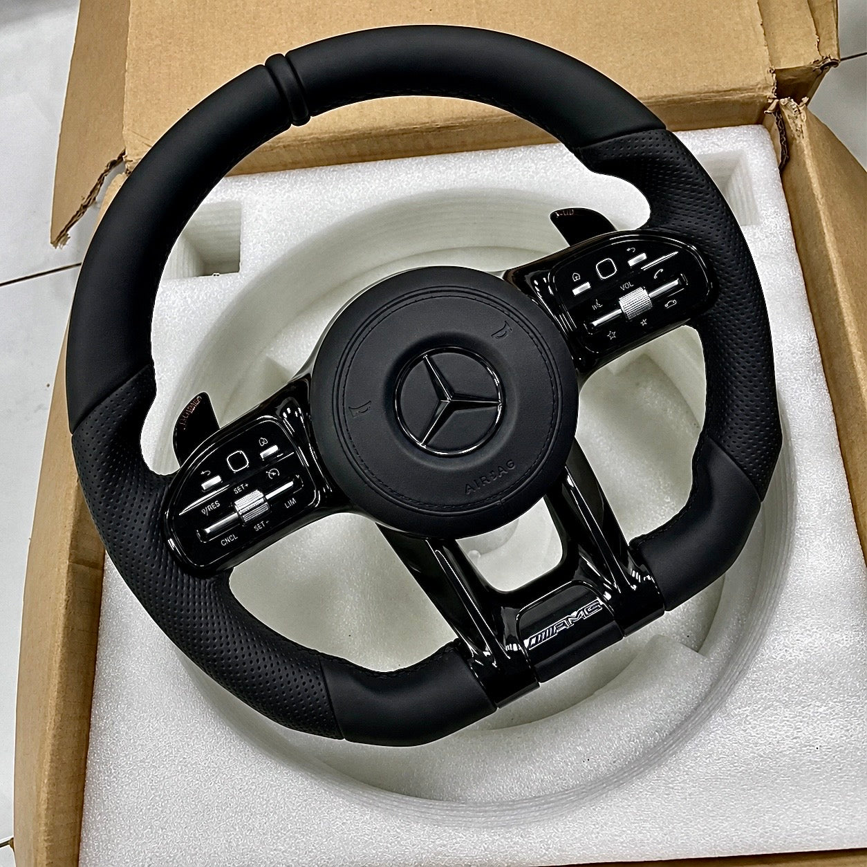 VOLANT - AMG MERCEDES NOIR INTENSE – CLASSE A, CLA, GLA, C, GLC, GLE & E (2013-2019)