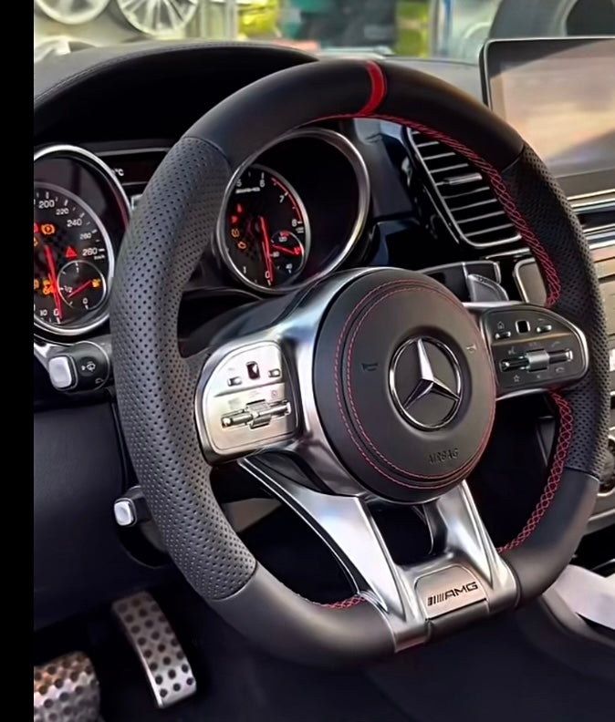 VOLANT - AMG MERCEDES AVEC SURPIQÛRES ROUGES – CLASSE A, CLA, GLA, C, GLC, GLE & E (2013-2022)