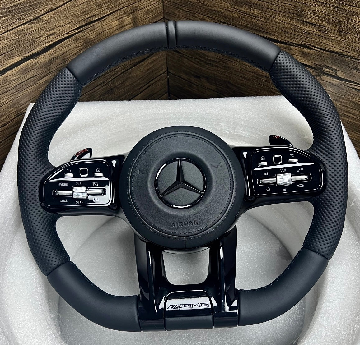 VOLANT - AMG MERCEDES NOIR INTENSE – CLASSE A, CLA, GLA, C, GLC, GLE & E (2013-2019)